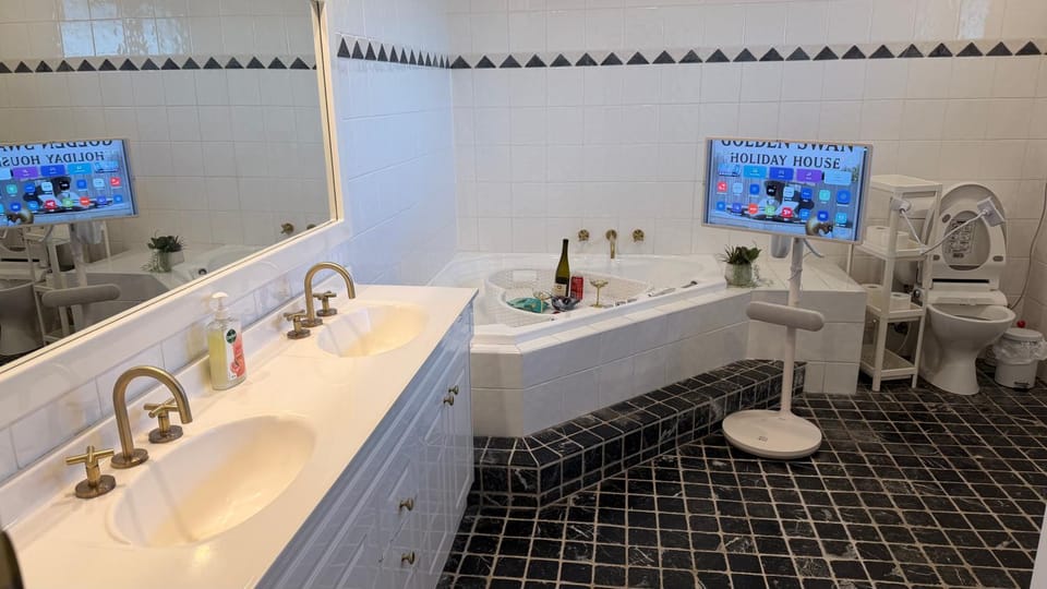 Bathroom, Bath