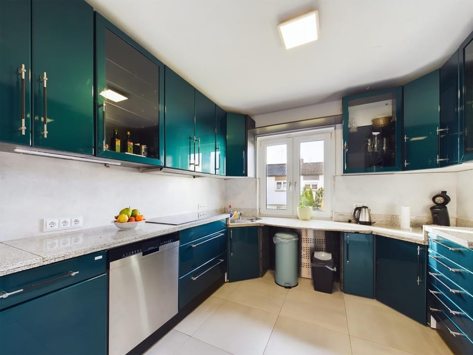 Kitchen or kitchenette, dishwasher, stove
