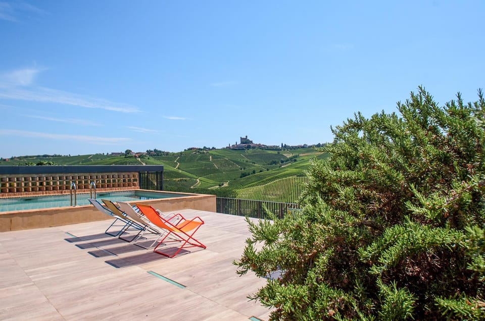 View (from property/room), Pool view, Swimming pool, sunbed