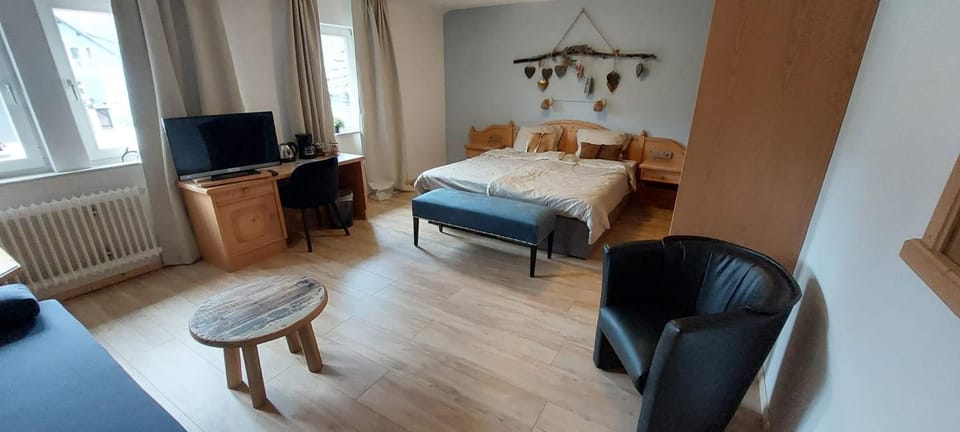 Coffee/tea facilities, Balcony/Terrace, Seating area, Mountain view, Family, Quiet street view