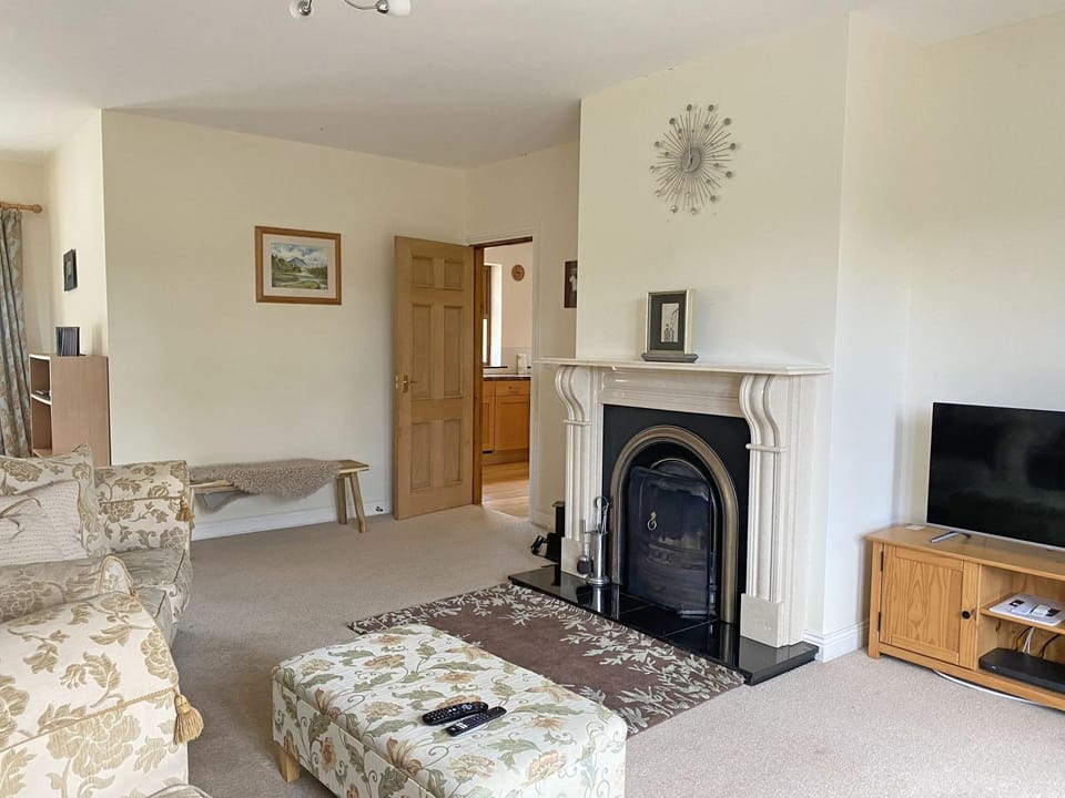 Communal lounge/ TV room, TV and multimedia, Living room, Seating area, Evening entertainment, fireplace