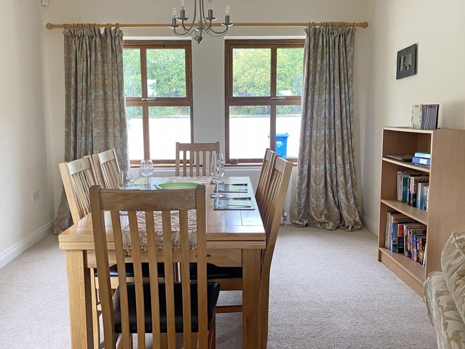 Library, Seating area, Dining area