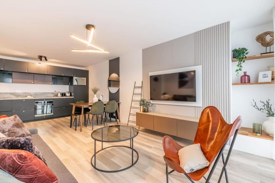 TV and multimedia, Kitchen or kitchenette, Living room