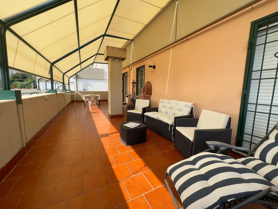 Balcony/Terrace, sunbed