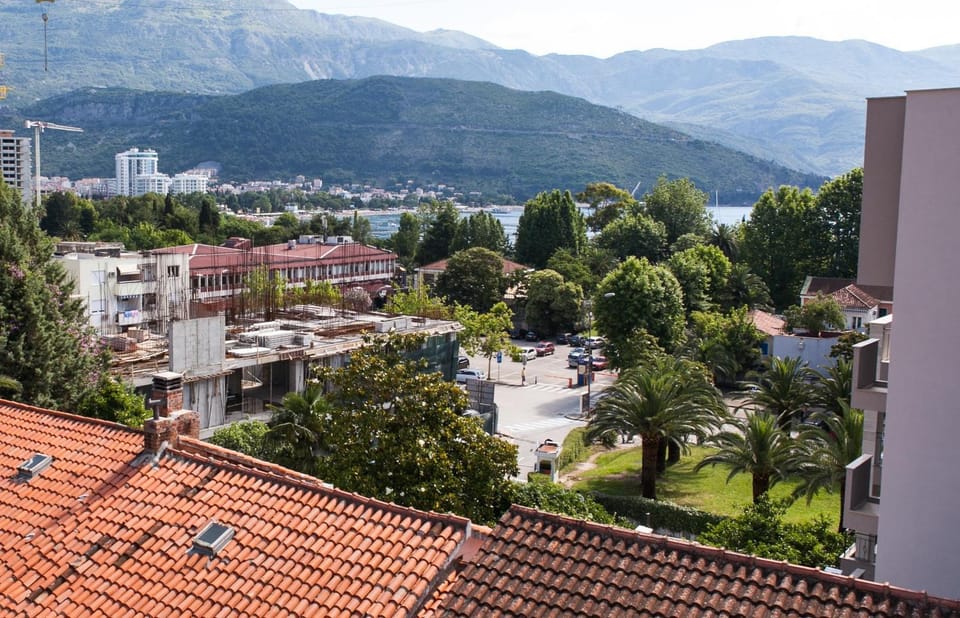 City view, Mountain view, Sea view