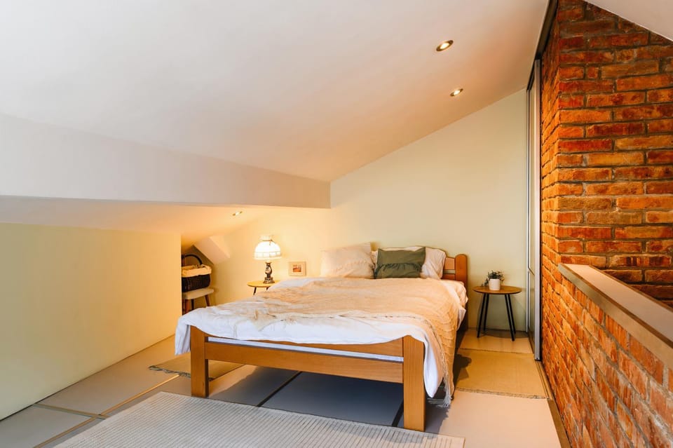 Bed, Bedroom, air conditioner