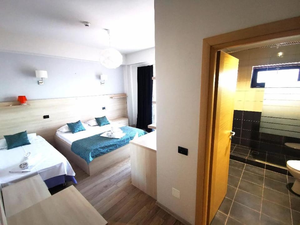 Kharisma Hotel Bed and Breakfast in Constanța County