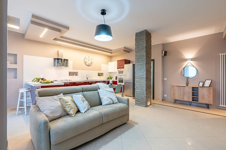 Kitchen or kitchenette, Living room, Photo of the whole room, Seating area, Dining area, pet friendly