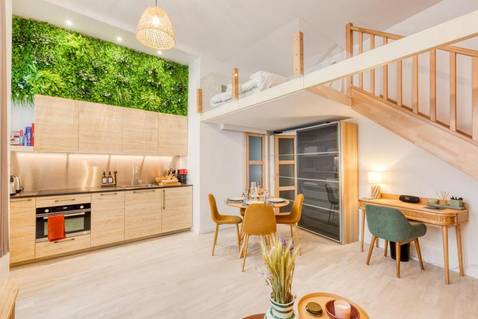Kitchen or kitchenette, Living room, Seating area, Dining area, minibar, pet friendly, stove