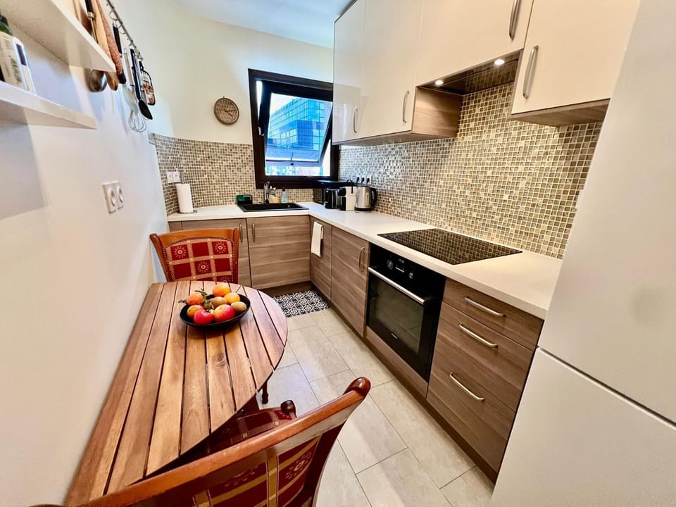 Kitchen or kitchenette, Dining area, dishwasher, oven, stove, toaster