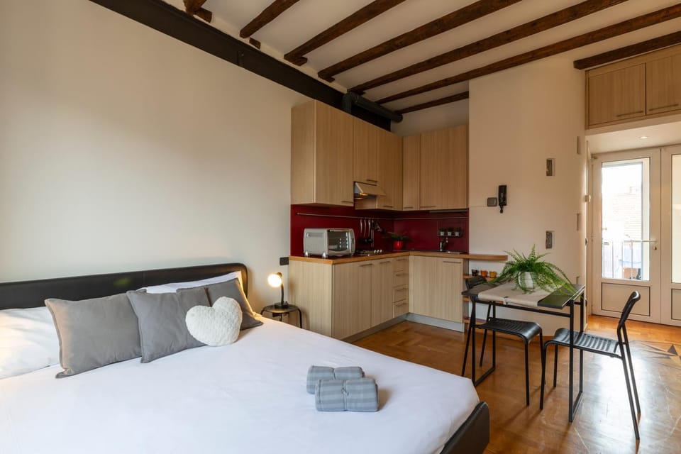 Bed, Kitchen or kitchenette, Photo of the whole room