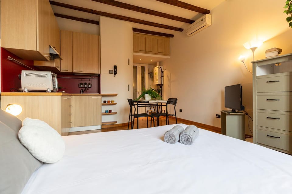 Bed, Kitchen or kitchenette