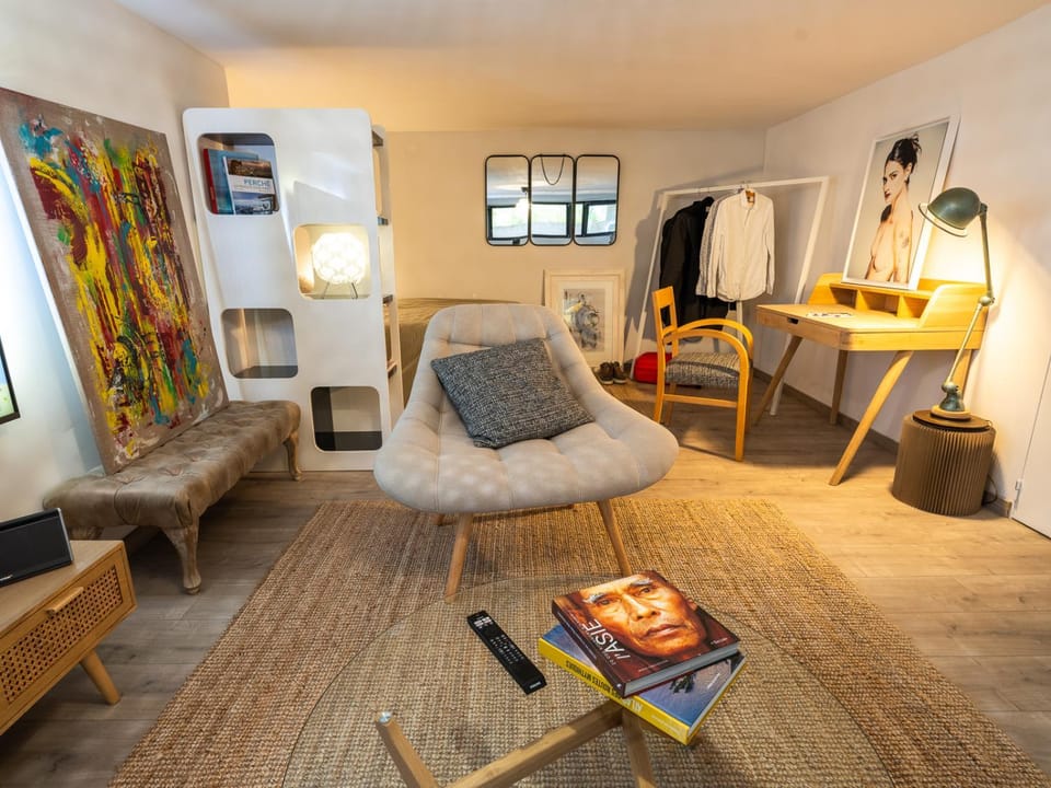 Living room, Seating area