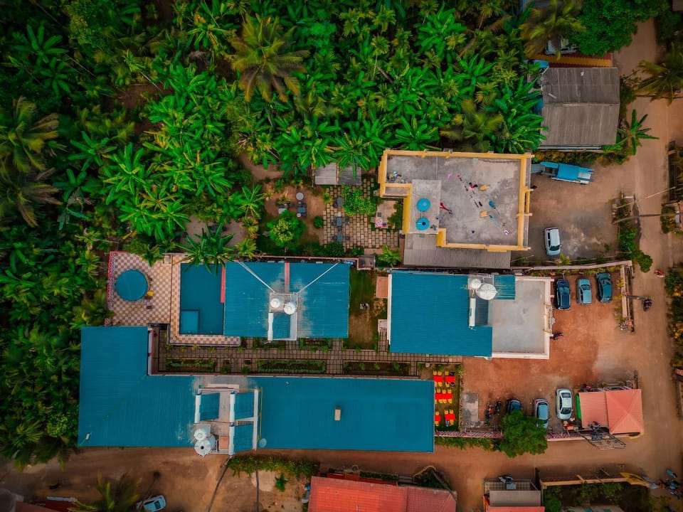 Property building, Day, Bird's eye view, Swimming pool, Parking