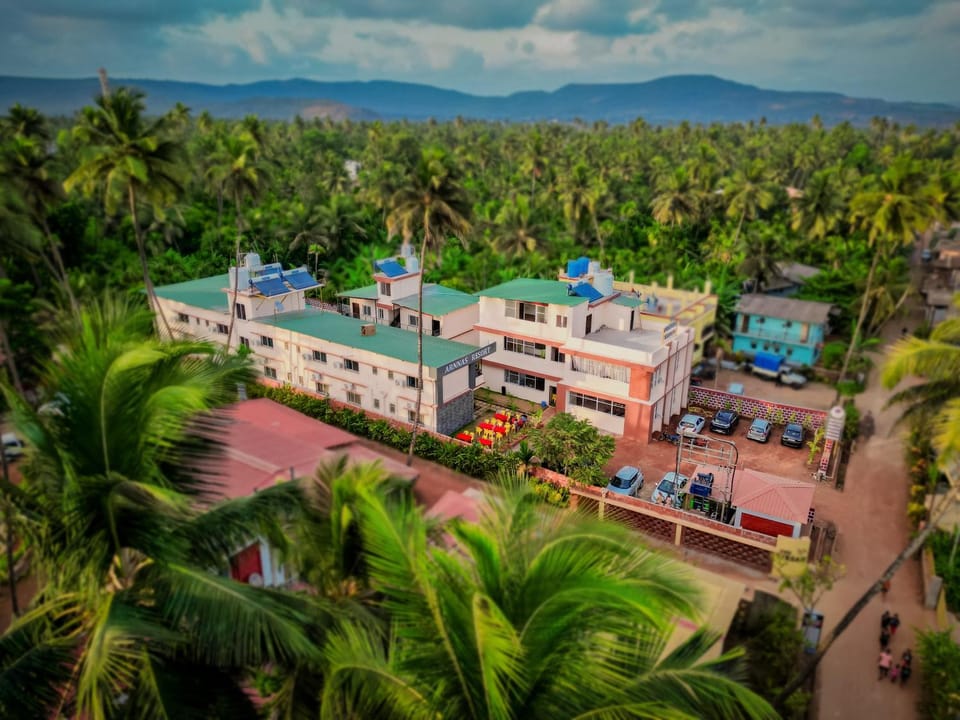 Property building, Natural landscape, Bird's eye view, Location, Parking