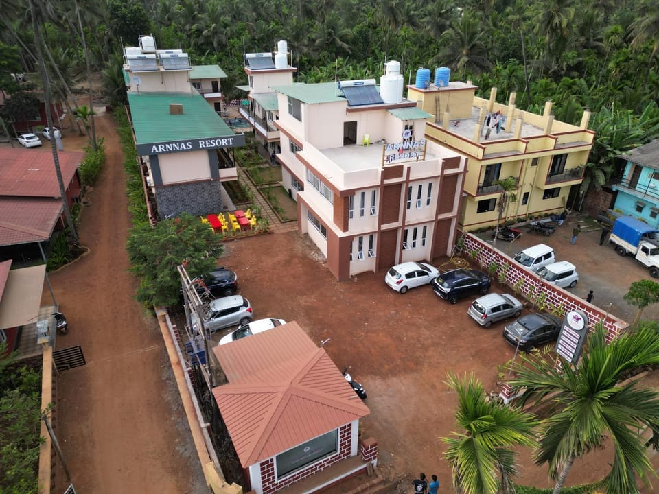 Property building, Day, Bird's eye view, Location, Parking