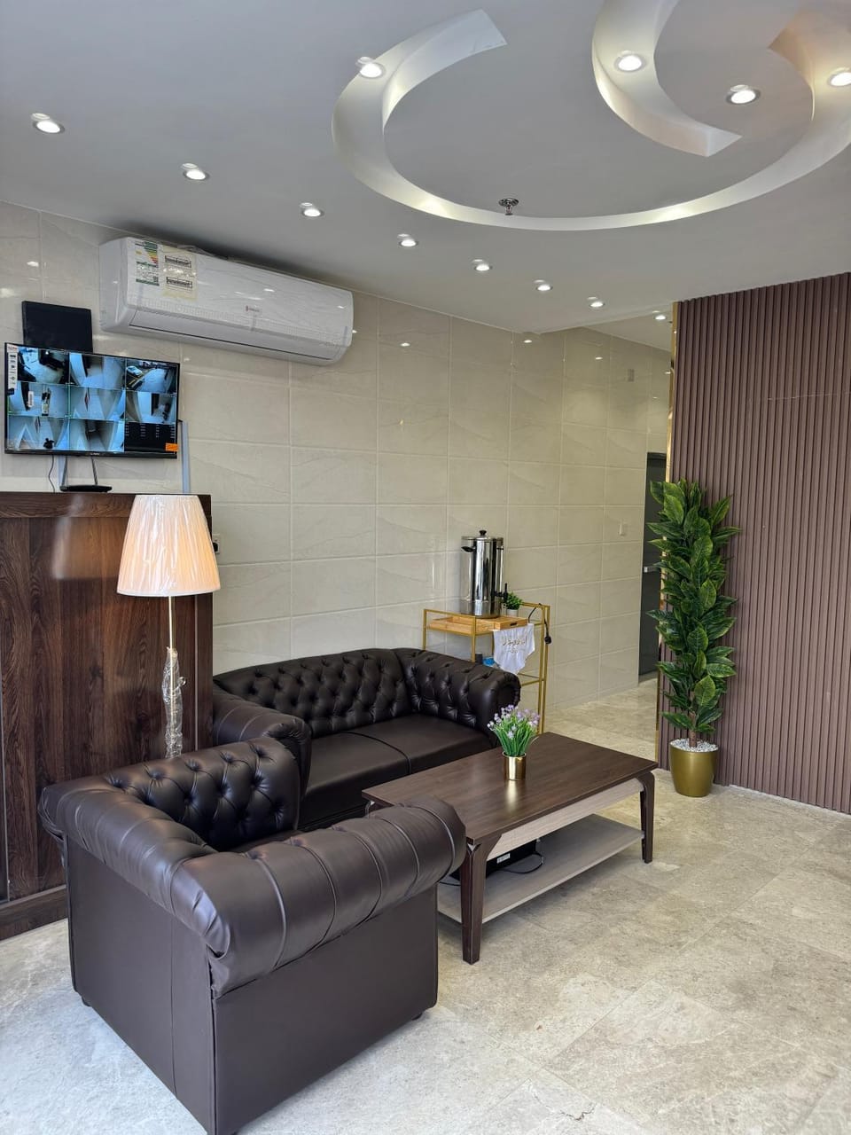 TV and multimedia, Living room, Seating area, air conditioner
