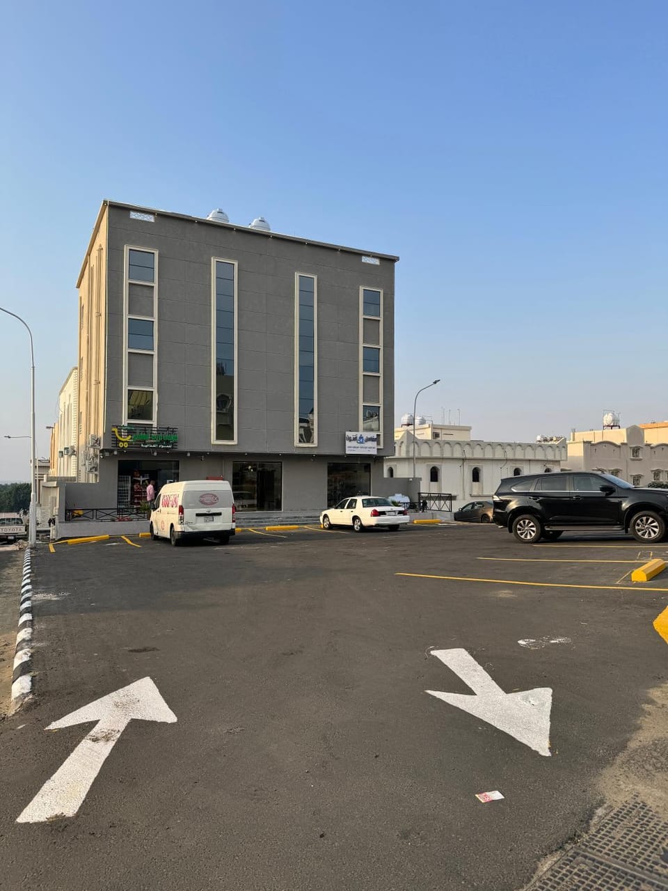 Property building, Day, Neighbourhood, Street view, Location, Parking
