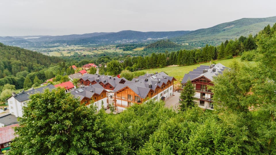 Property building, Day, Natural landscape, Bird's eye view, Mountain view
