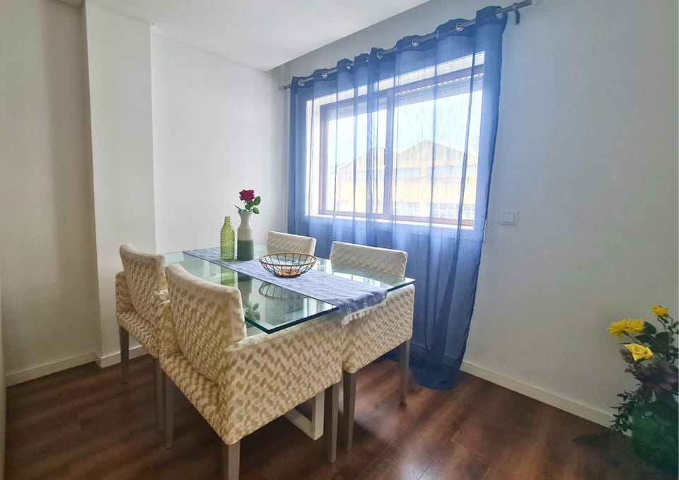 Living room, Seating area, Dining area, Dinner