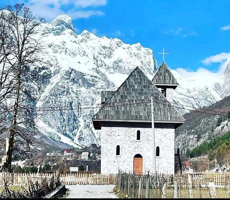Nearby landmark, Day, Natural landscape, Winter, Mountain view