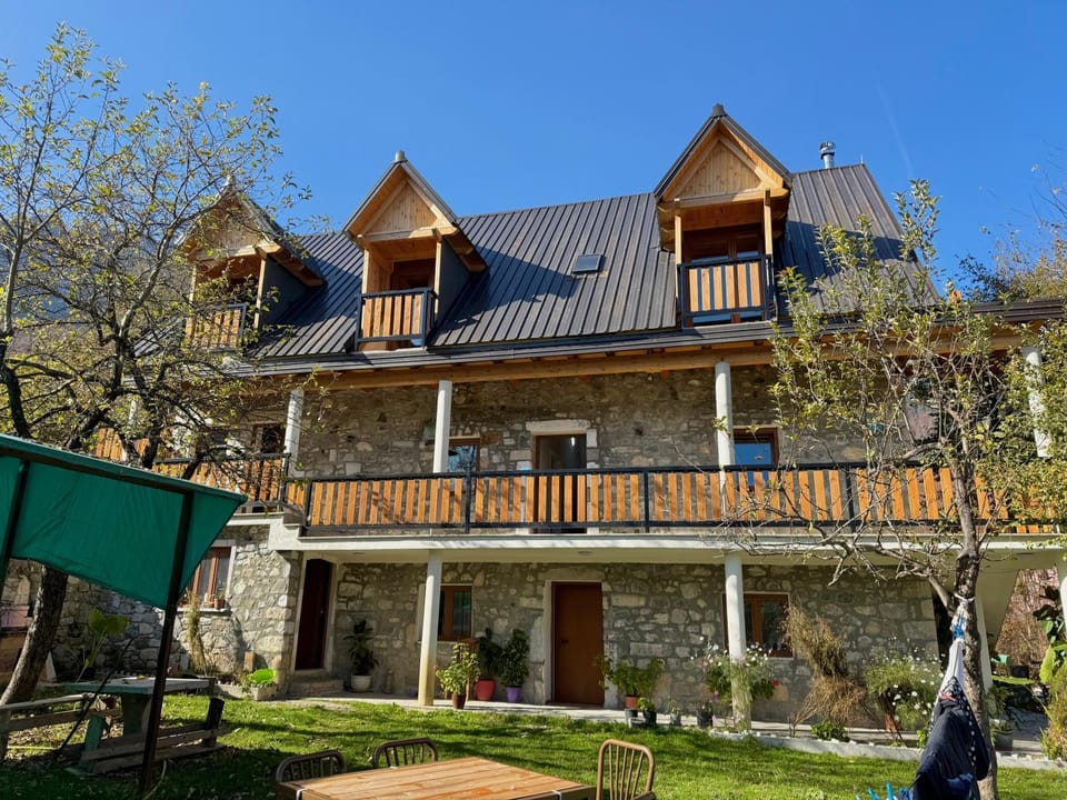 Property building, Spring, Day, Garden, Garden view