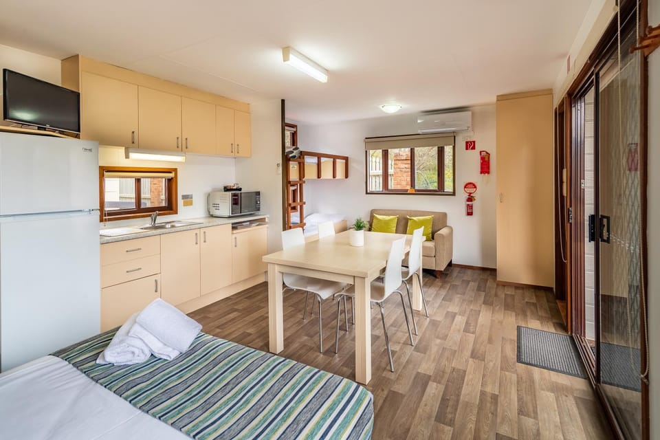 Kitchen or kitchenette, Seating area