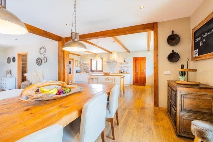 Kitchen or kitchenette, Seating area, Dining area