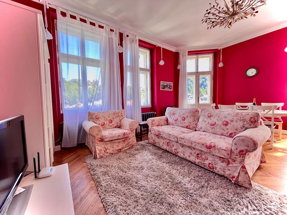 Living room, Seating area