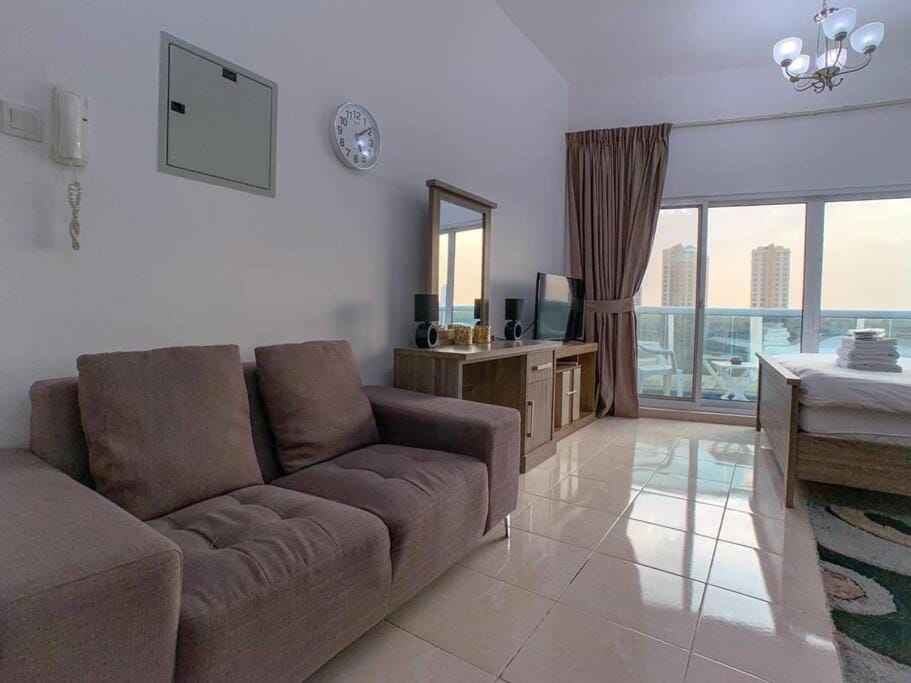 StoneTree - Furnished Studio in Peaceful Location Apartment in Dubai
