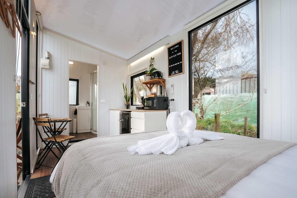 Kiwi Farm Cabin 1 by Tiny Away Cabin in Auckland Region
