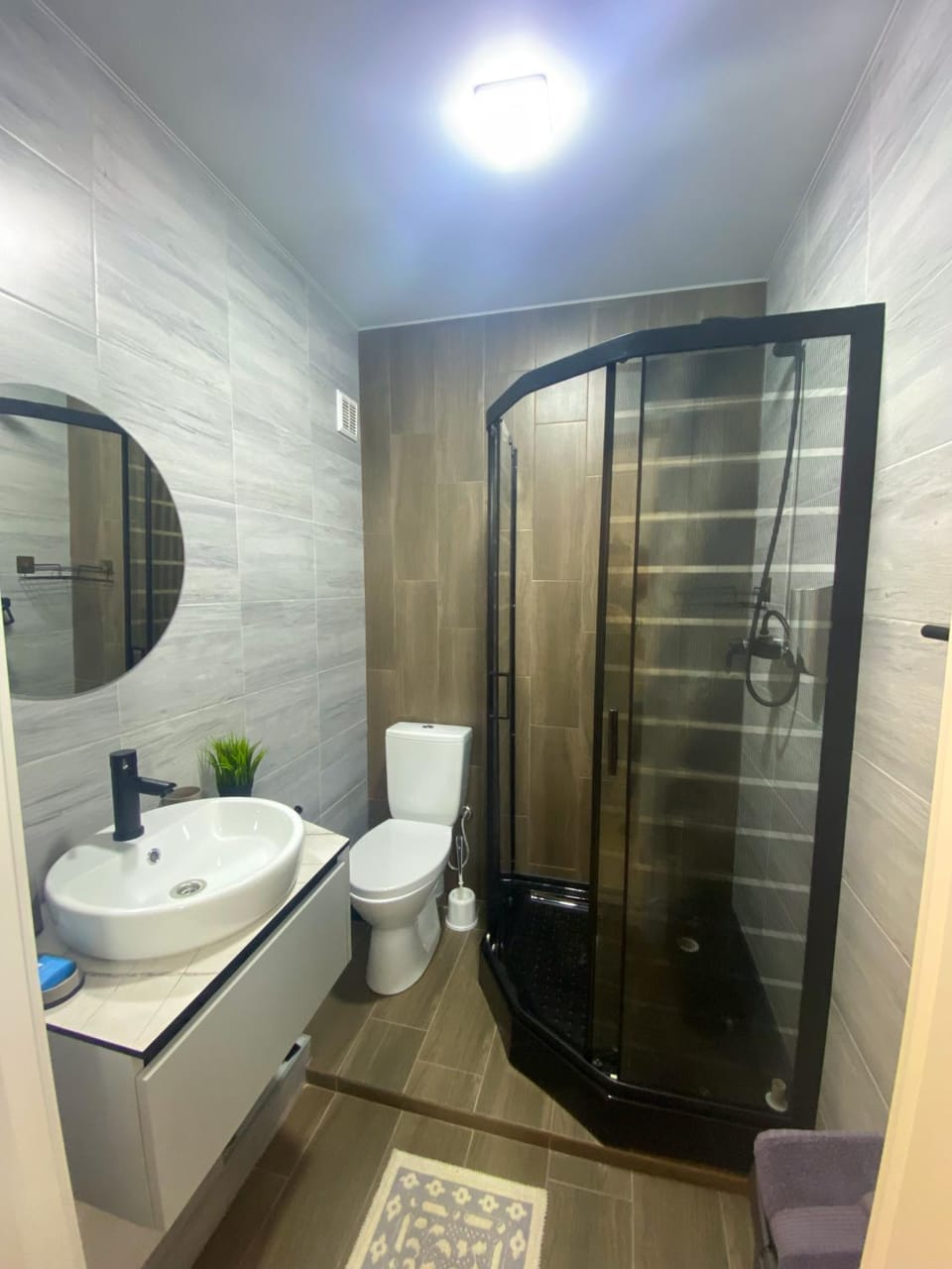 Shower, Toilet, Bathroom, towels