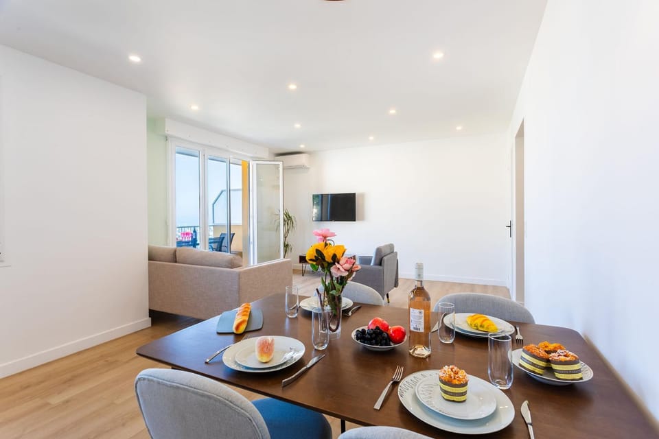 TV and multimedia, Living room, Dining area