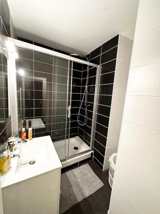 Shower, Bathroom
