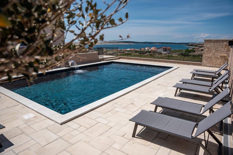 Balcony/Terrace, Swimming pool