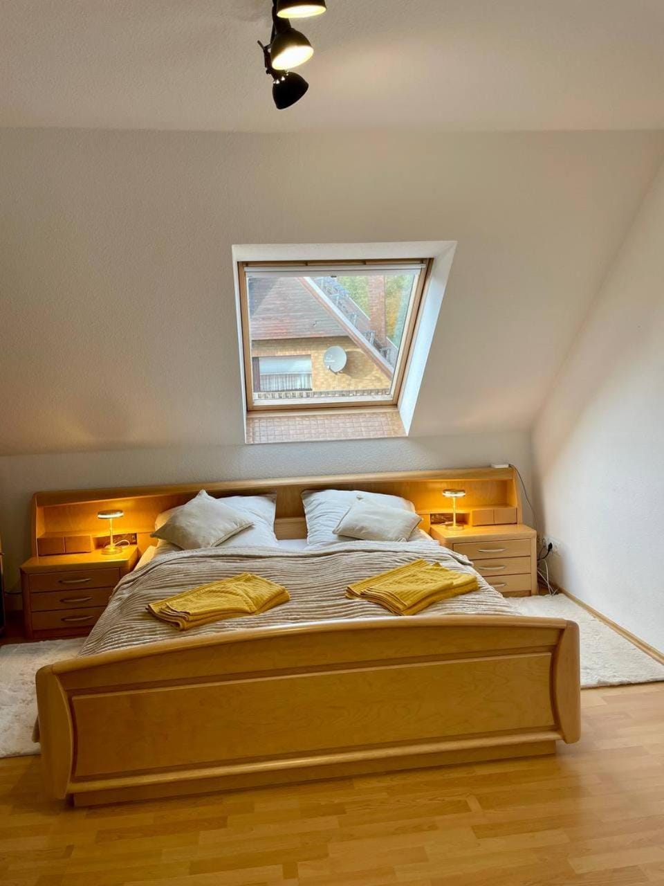 Bed, towels