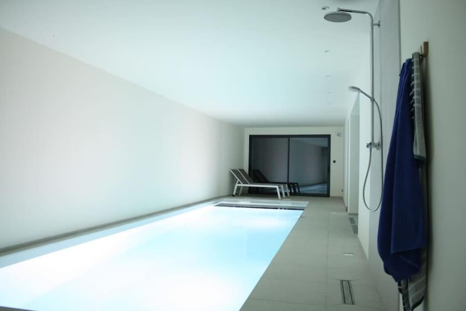 Swimming pool, Swimming pool
