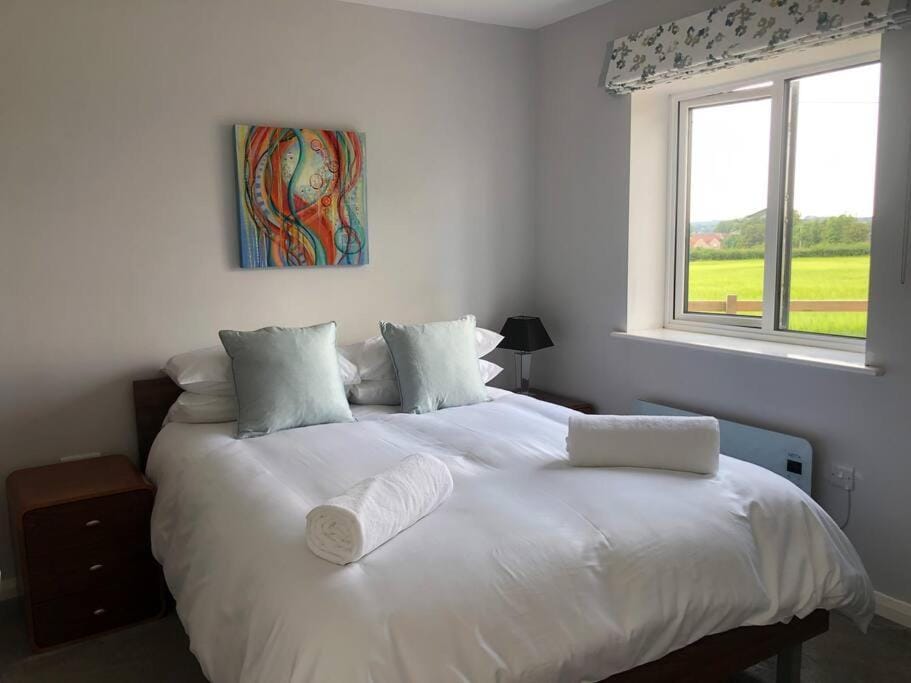 Bedroom, towels