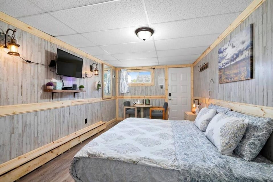 8 Private room in heart of Leadville dog friendly Apartment in Leadville