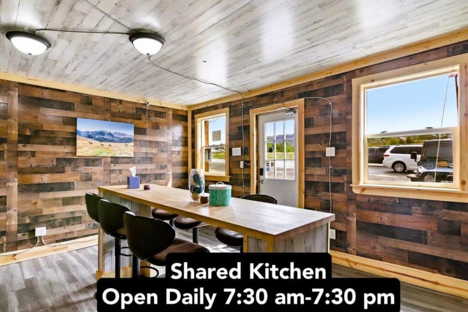 5Cozy Dog Friendly Private Room Downtown Leadville Apartment in Leadville