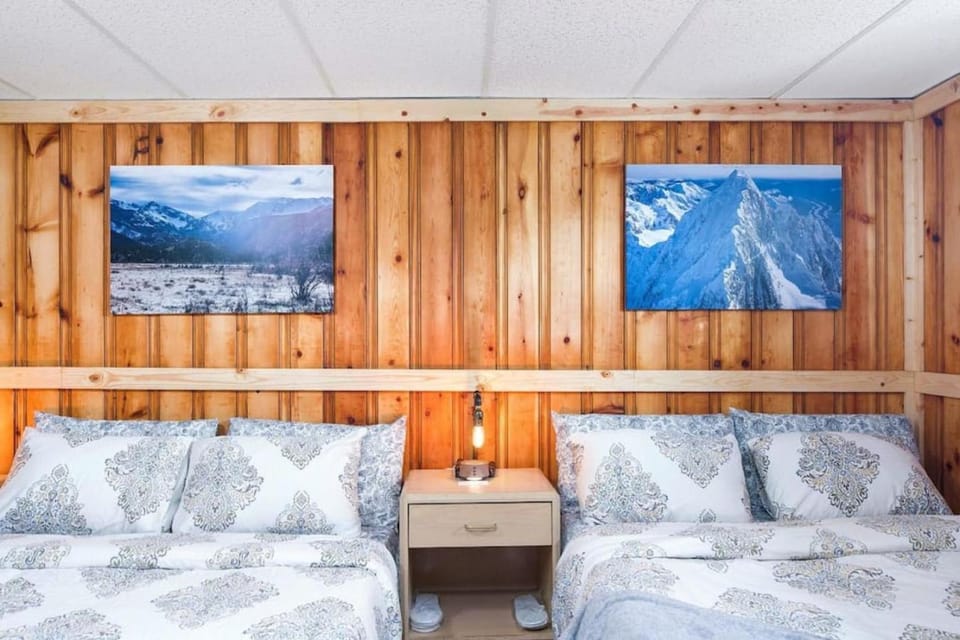 4 Spacious Dog Friendly Cozy Motel Room Leadville Apartment in Leadville