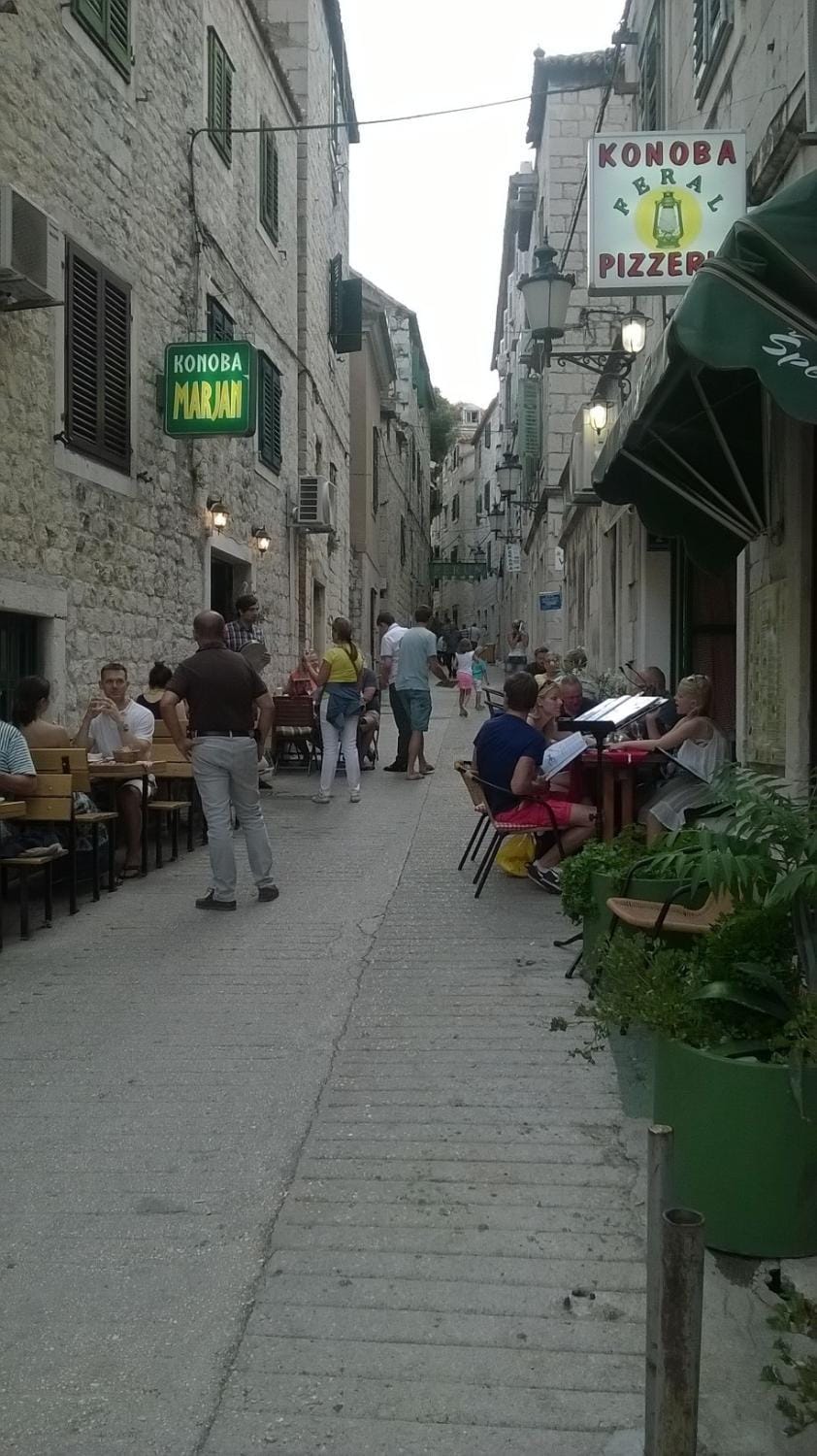 Restaurant/places to eat, Restaurant/places to eat, Facade/entrance, Off site, Food close-up, Neighbourhood, Summer, Street view