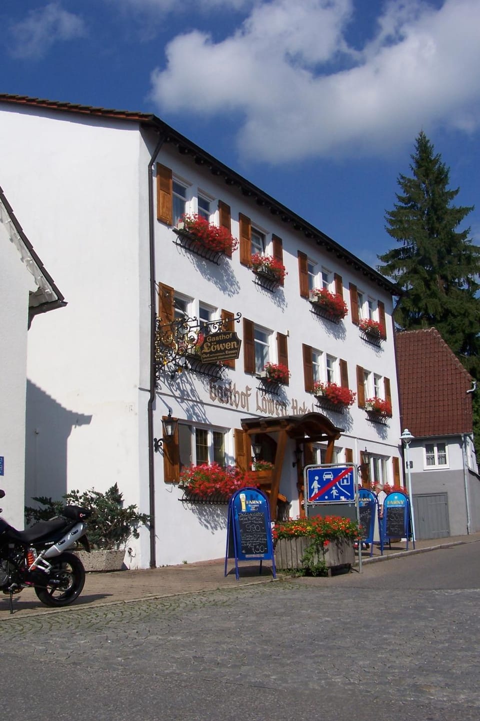 Facade/entrance