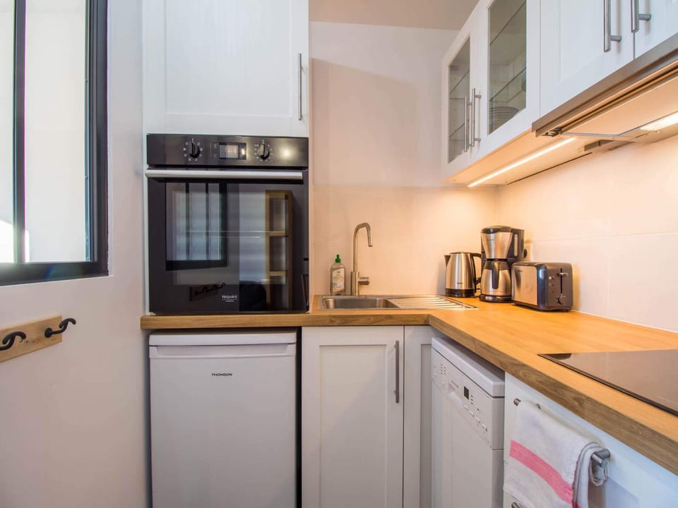 Kitchen or kitchenette, dishwasher, pet friendly, stove