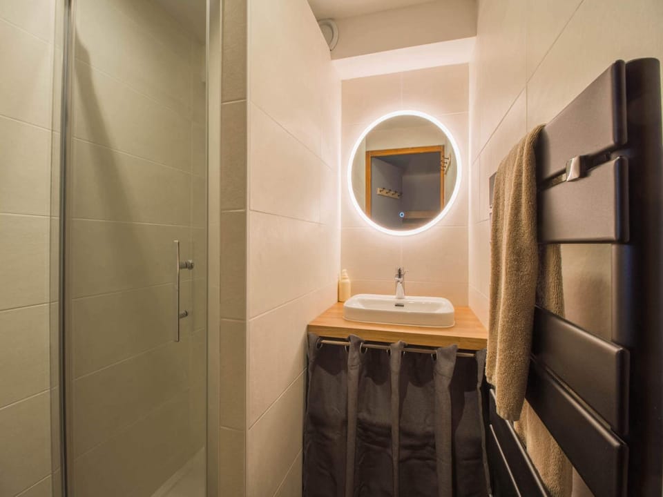 Shower, Bathroom, towels