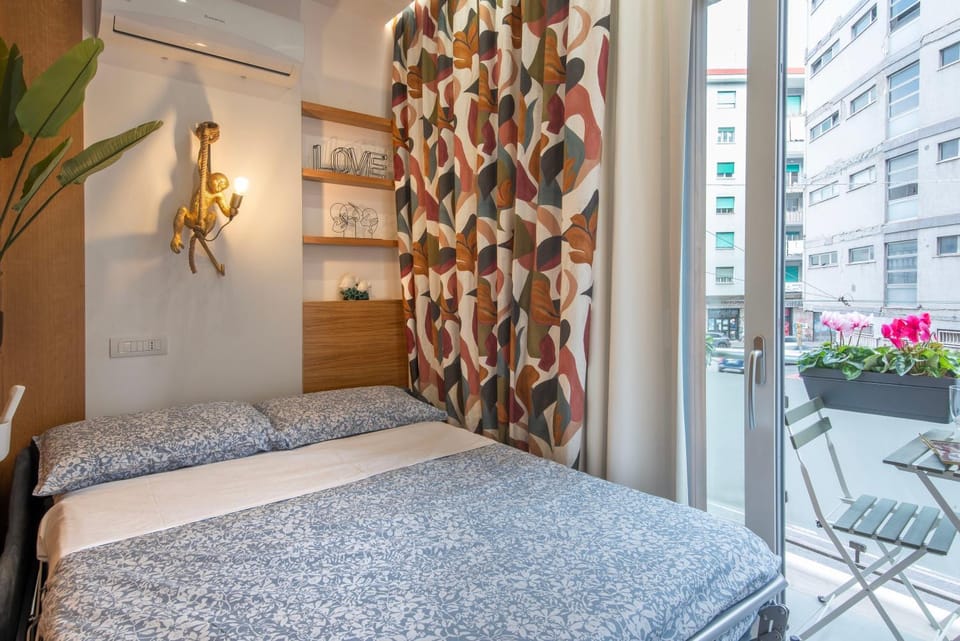 Bed, Balcony/Terrace, Decorative detail, Bedroom