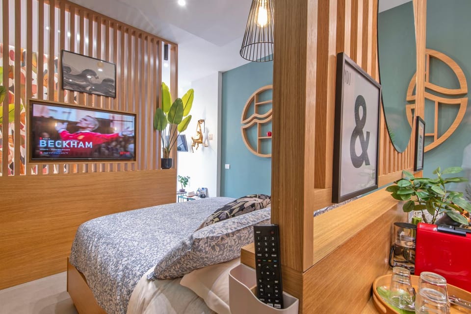 Bed, TV and multimedia, Decorative detail