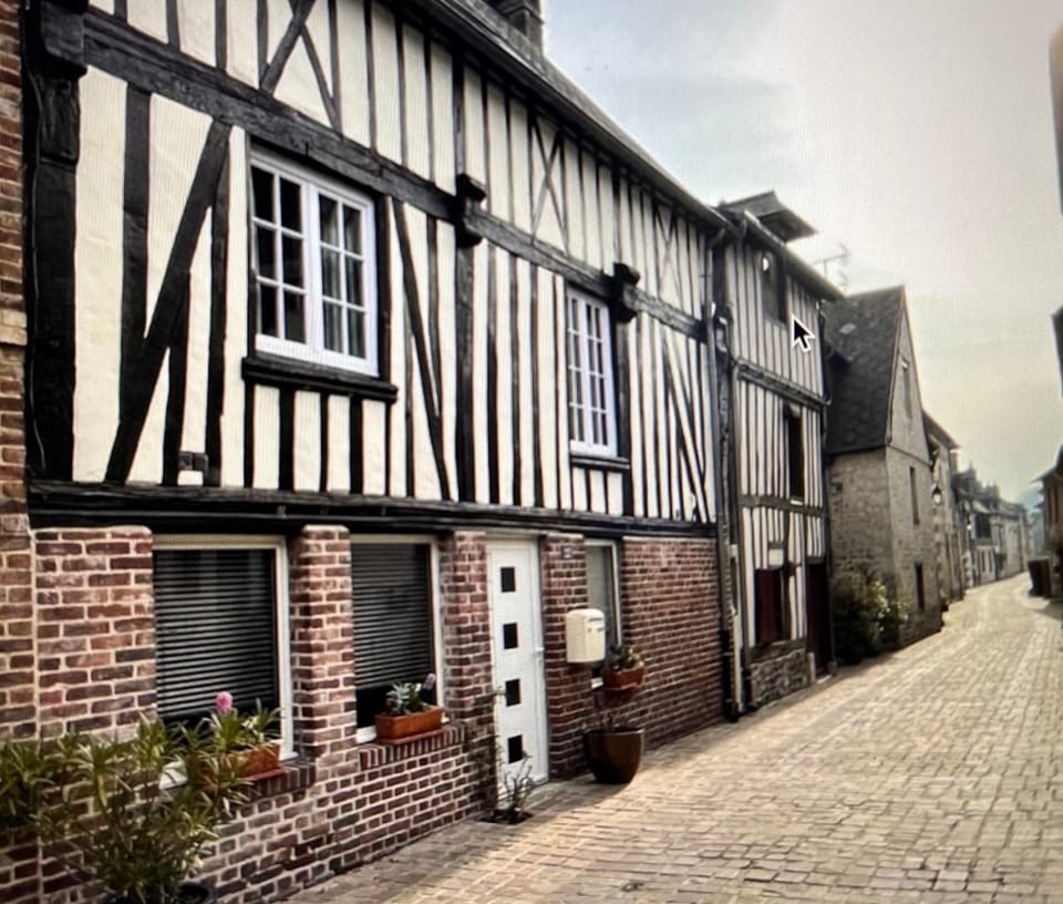Property building, Neighbourhood, Street view