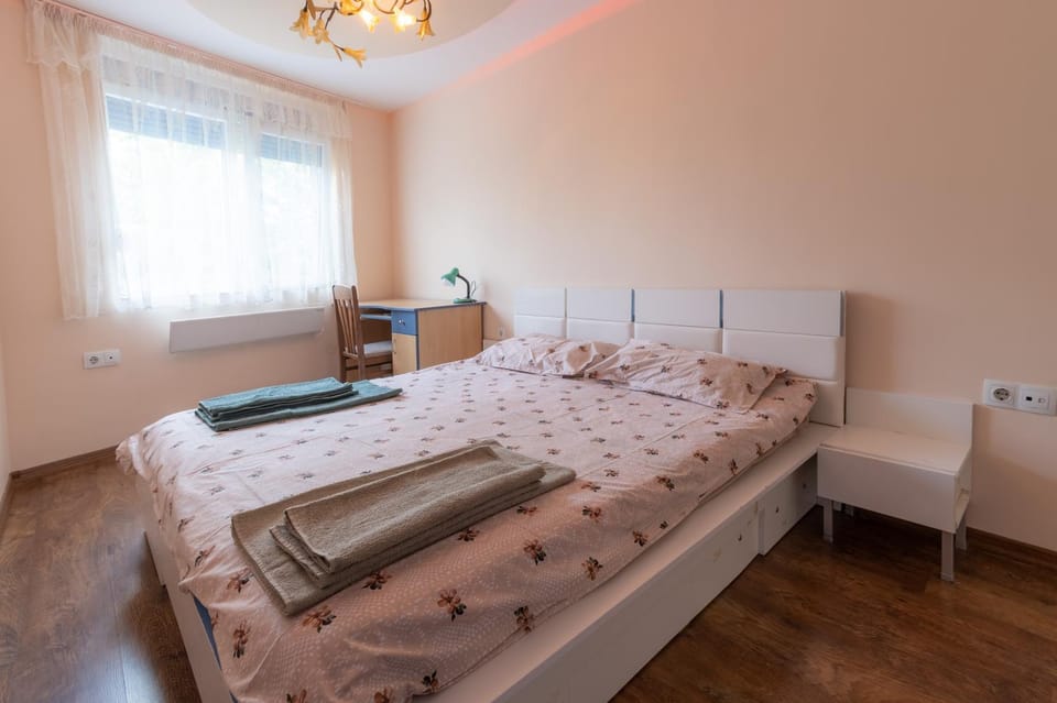 Cozy Apart TOP Center AUBG Free Garage Parking Apartment in Blagoevgrad
