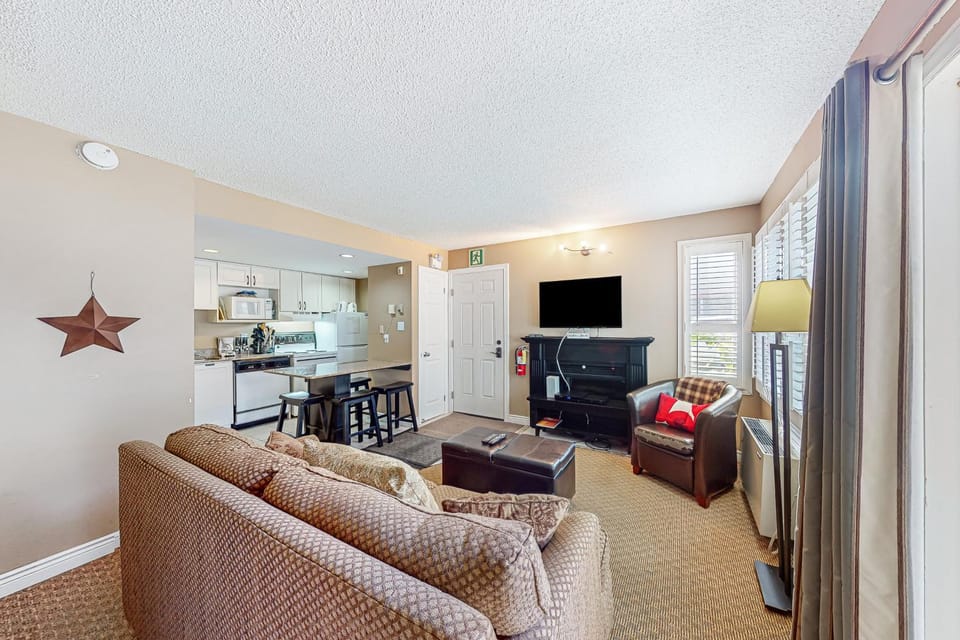 Condo 708 at North Creek Resort Hotel in Grey Highlands